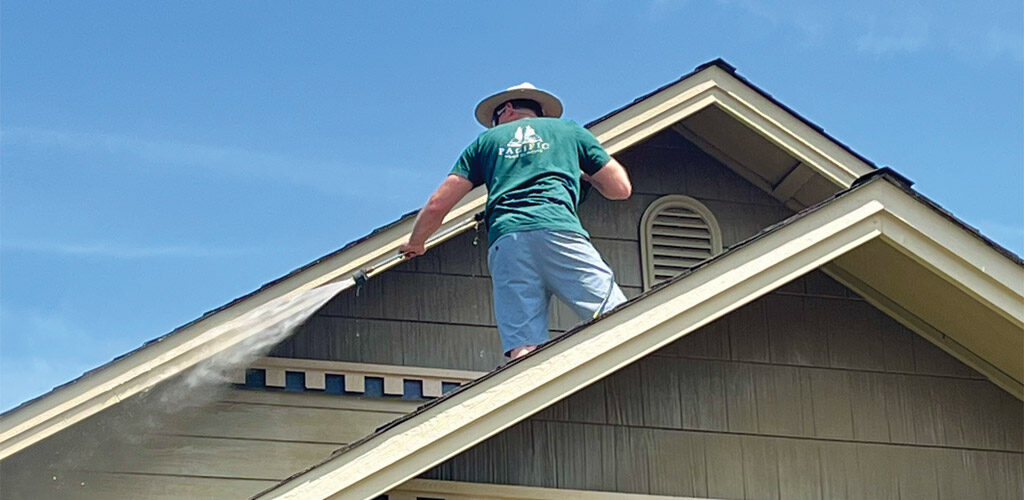 Pacific Home Painting power washing a house in Grants Pass