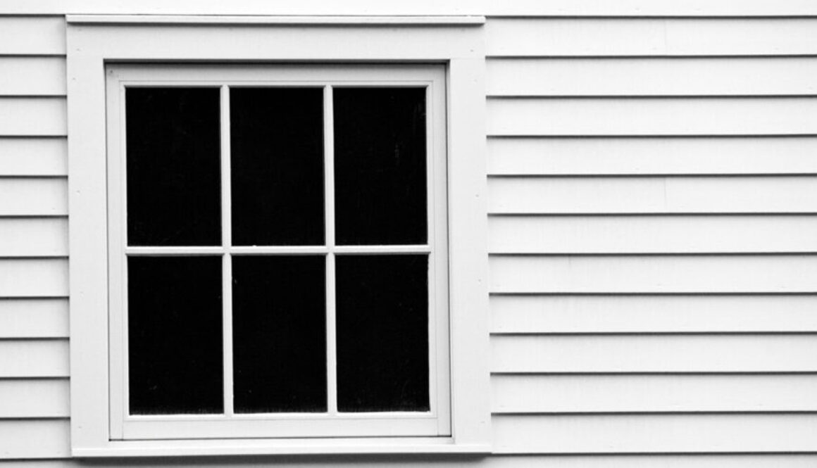 Clean vinyl siding on a house
